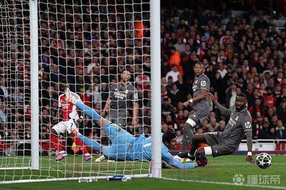 纳斯里-库尔图瓦就像是超人 能扑出所有的射门